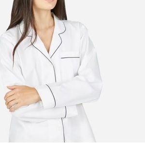 Everlane 100% Silk White Top. True color in first picture.